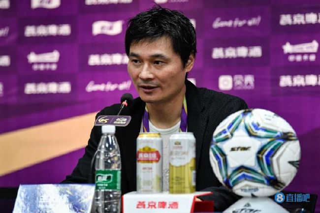 他掀开裙子舌头进去添视频